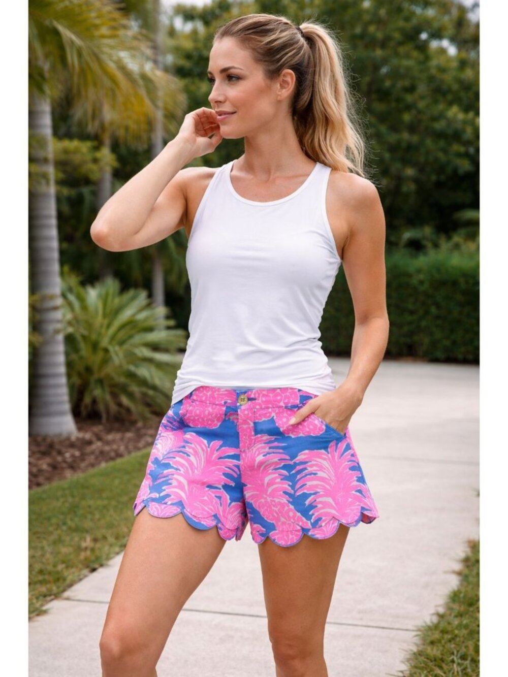 Lilly Pulitzer Blue Haven Buttercup Scallop, size 4 Short Pink & Blue  5" inseam